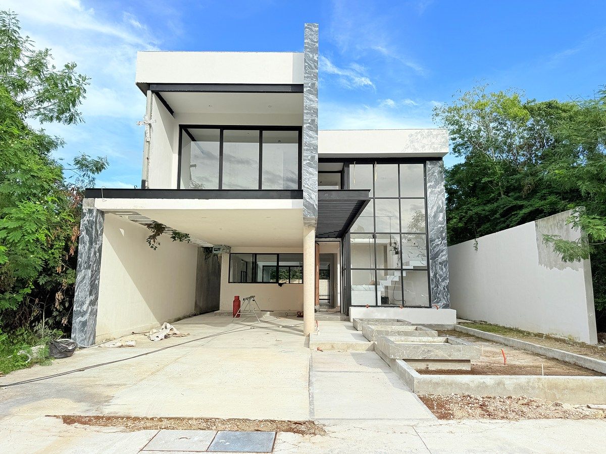 EN VENTA CASA DE 5 RECÁMARAS EN PRIVADA BLANCA RESIDENCIAL EN MÉRIDA - foto 1