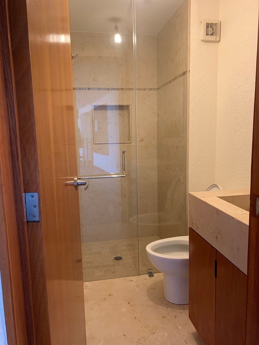 Baño Compartido Recamaras 1 y 2, photo 21 of 39