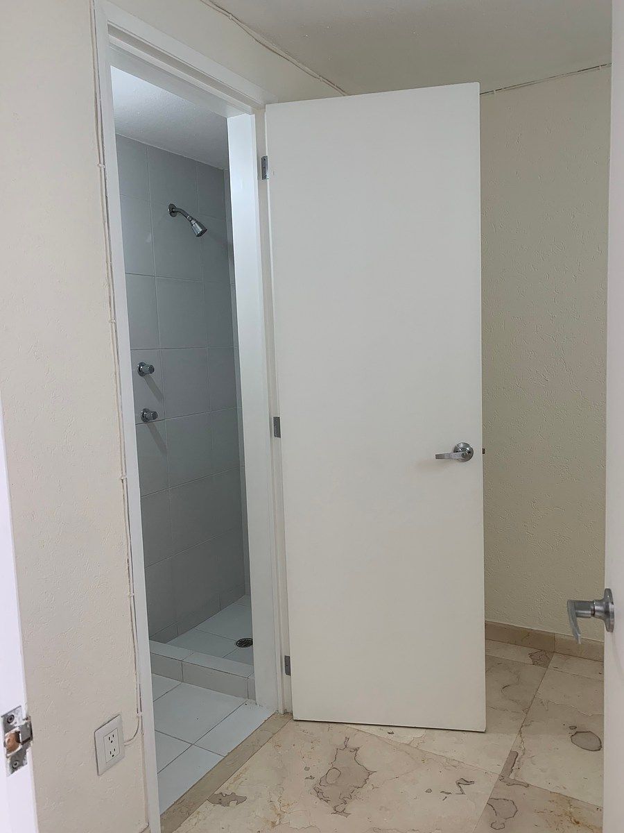 Cuarto de Servicio, photo 32 of 39