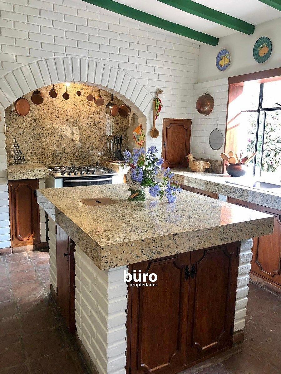 Espectacular Cocina remodelada con mesa de granito., foto 11 de 33