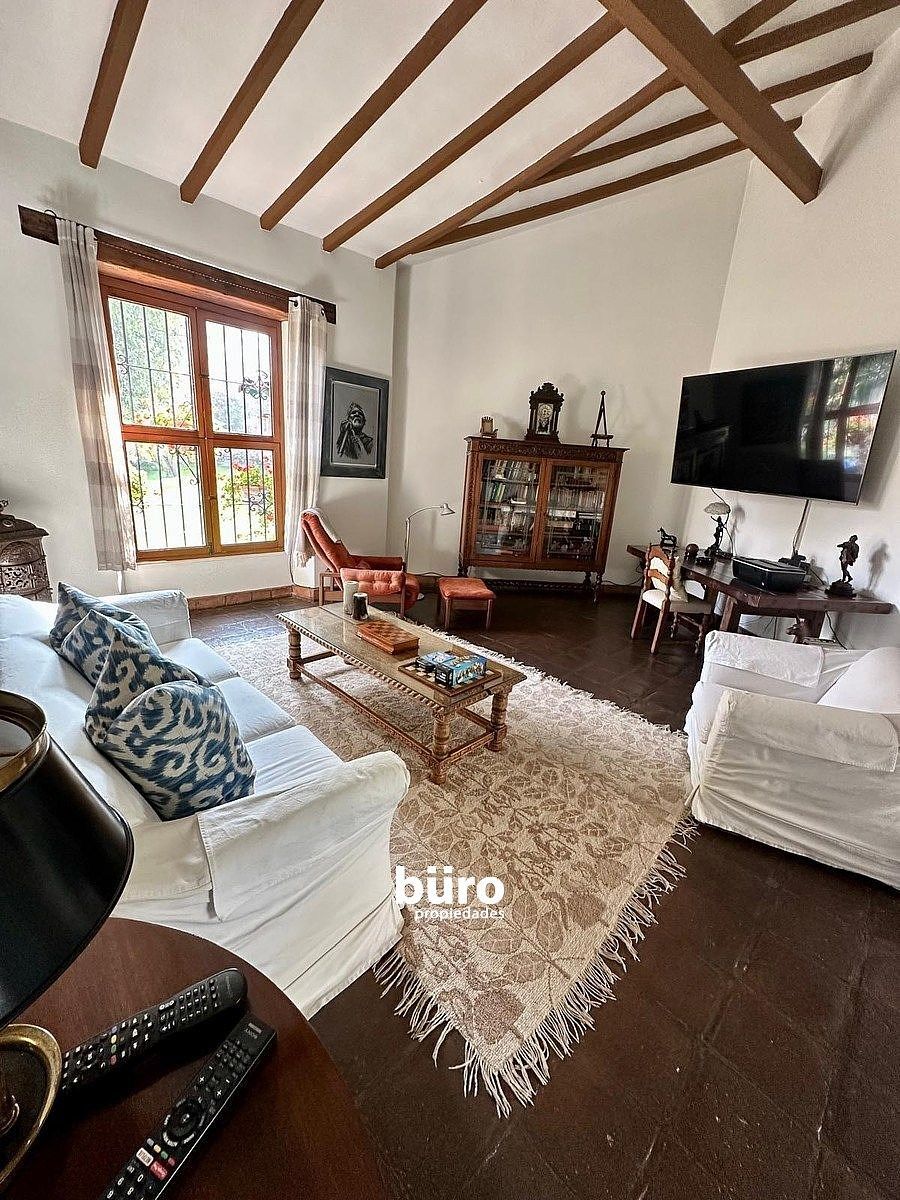 Linda sala con Escritorio., foto 26 de 33