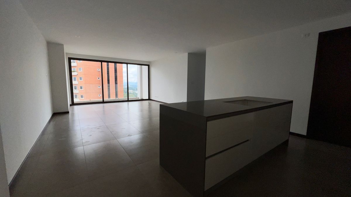 Apartamento de 3 habitaciones en venta en zona 15 - Image 1