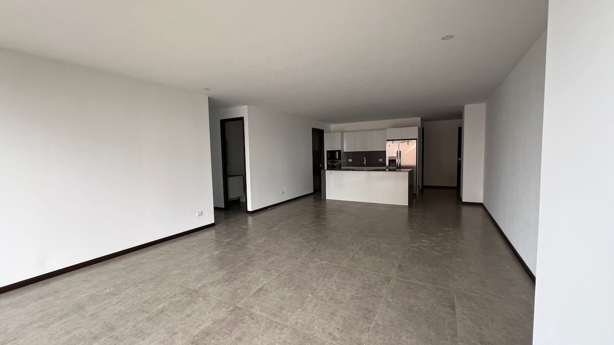 Apartamento de 3 habitaciones en venta en zona 15 - Image 3