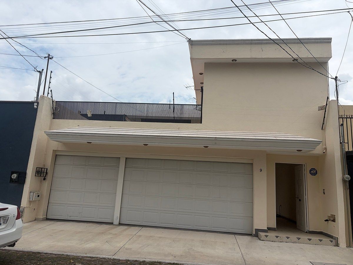 House in Álamos 2a Sección, Querétaro, photo 2 of 23