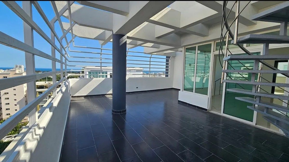Penthouse de Lujo de 3 niveles  con Vista Panorámica al Mar, foto 1 de 15
