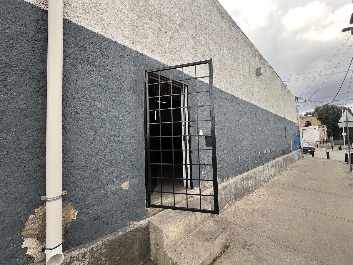 ahora con puerta peatonal, foto 2 de 22