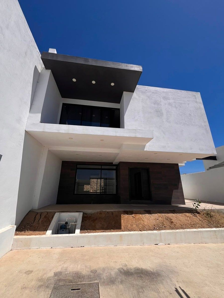 EXCLUSIVA RESIDENCIA CON DISEÑO CONTEMPORANEO Y VISTA AL MAR, foto 1 de 37