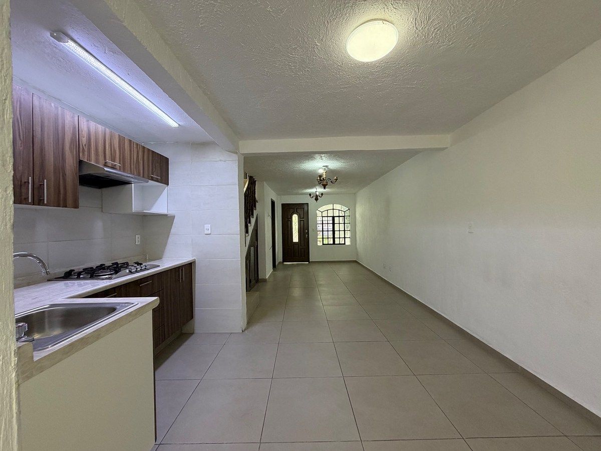 Casa em Lomas de Zapopan, Zapopan, foto 3 de 14