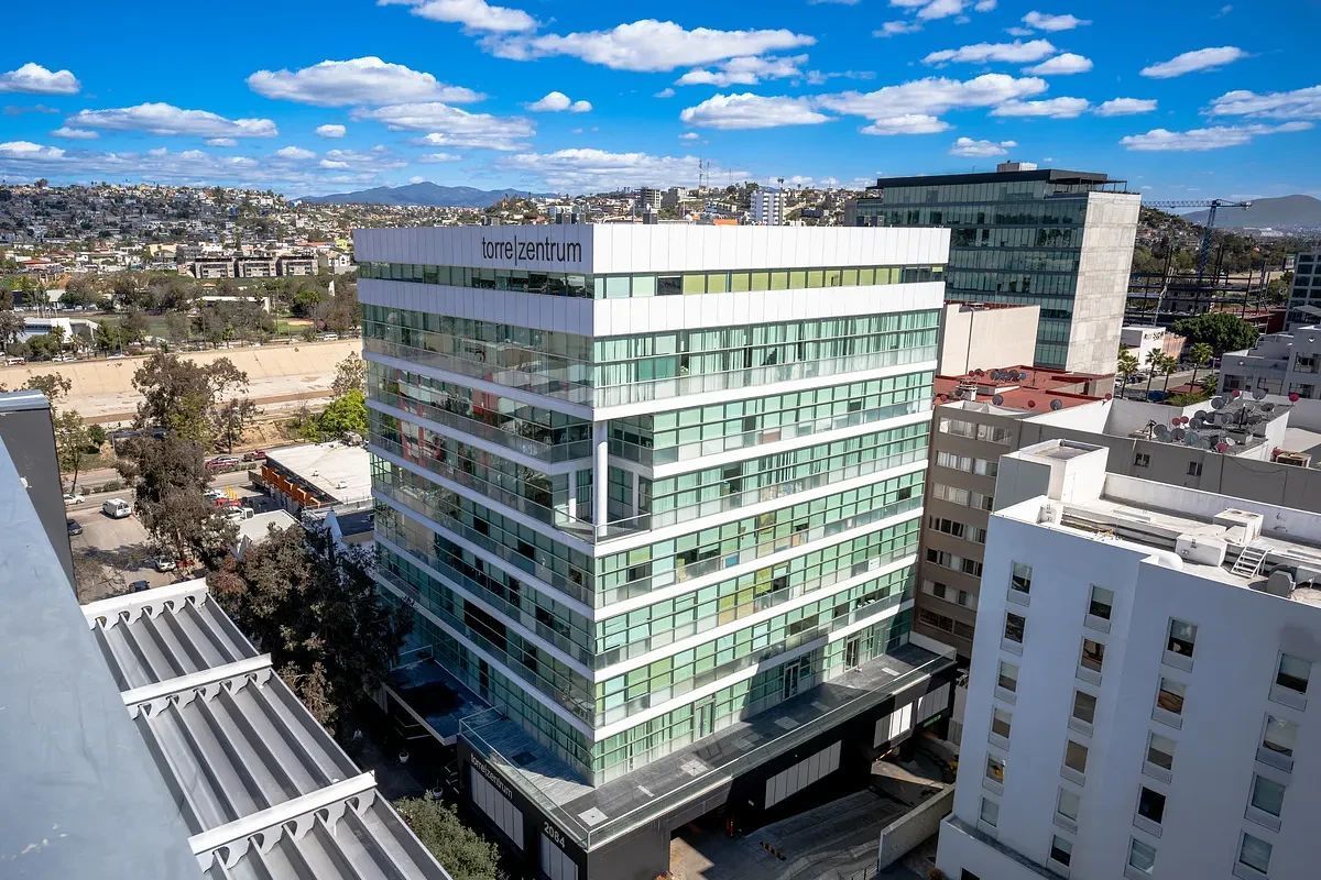 OFICINA EN RENTA - TORRE ZENTRUM EN ZONA RÍO, foto 1 de 13