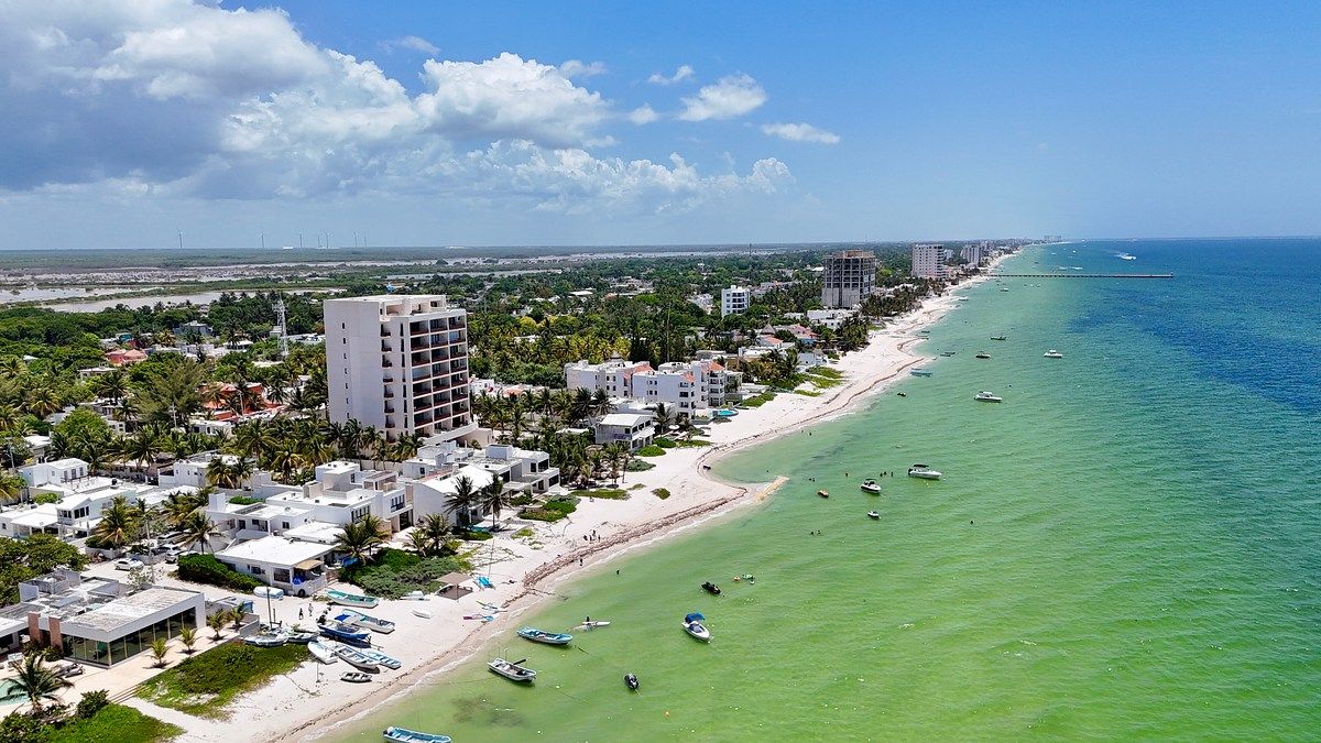 DEPARTAMENTO EN VENTA FRENTE AL MAR EN LITORAL CHICXULUB AMUEBLADO