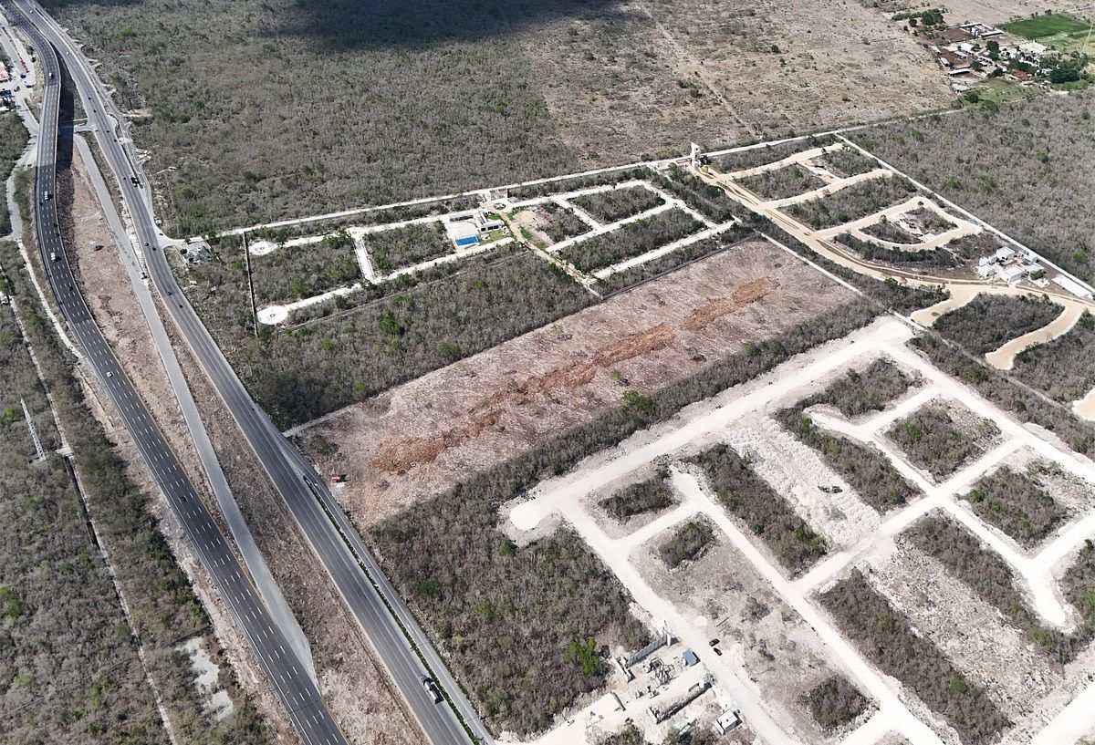 LAND FOR SALE ON THE SIDE OF THE MÉRIDA–PROGRESO ROAD, photo 1 of 6