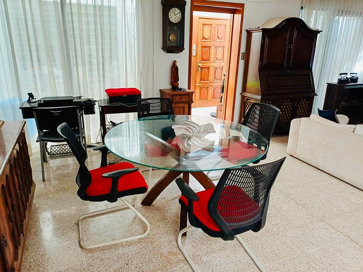 Casa Amueblada en Renta sobre Boulevard de Zona 15 - Image 2