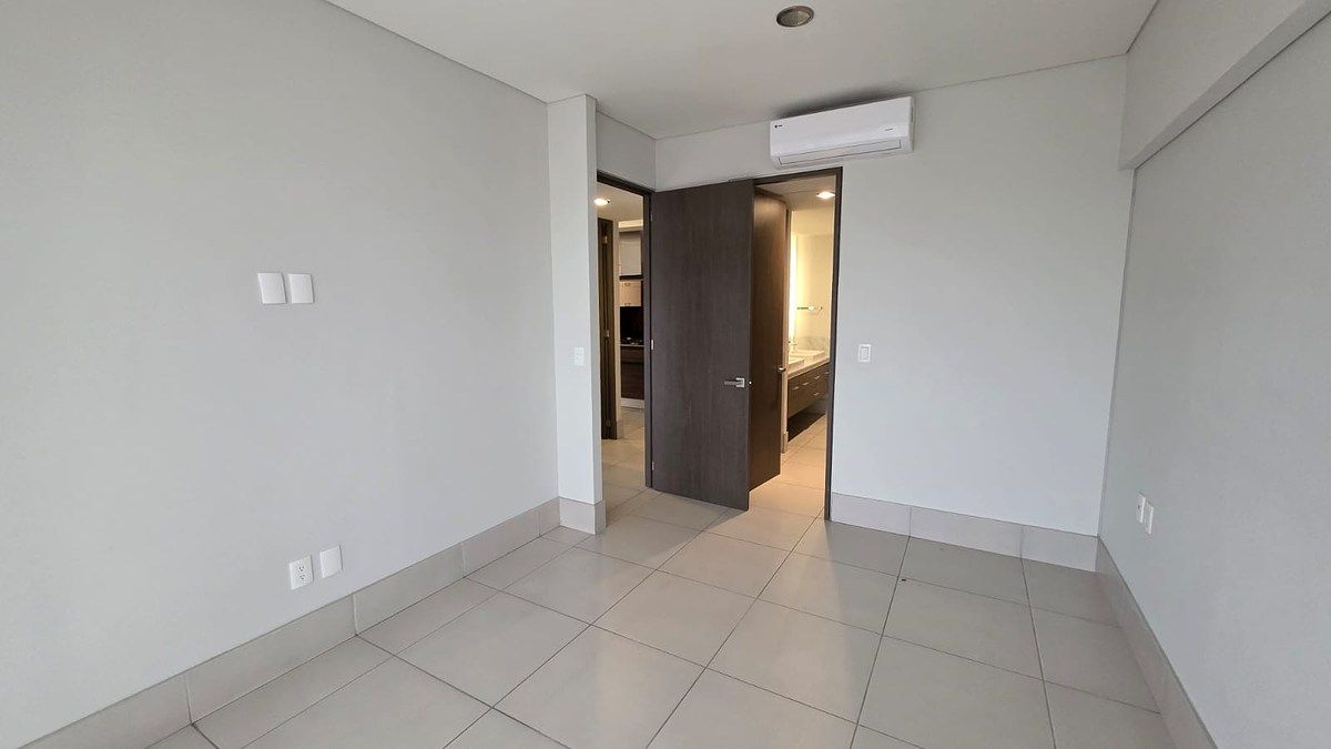 Hab principal sin muebles, foto 7 de 19