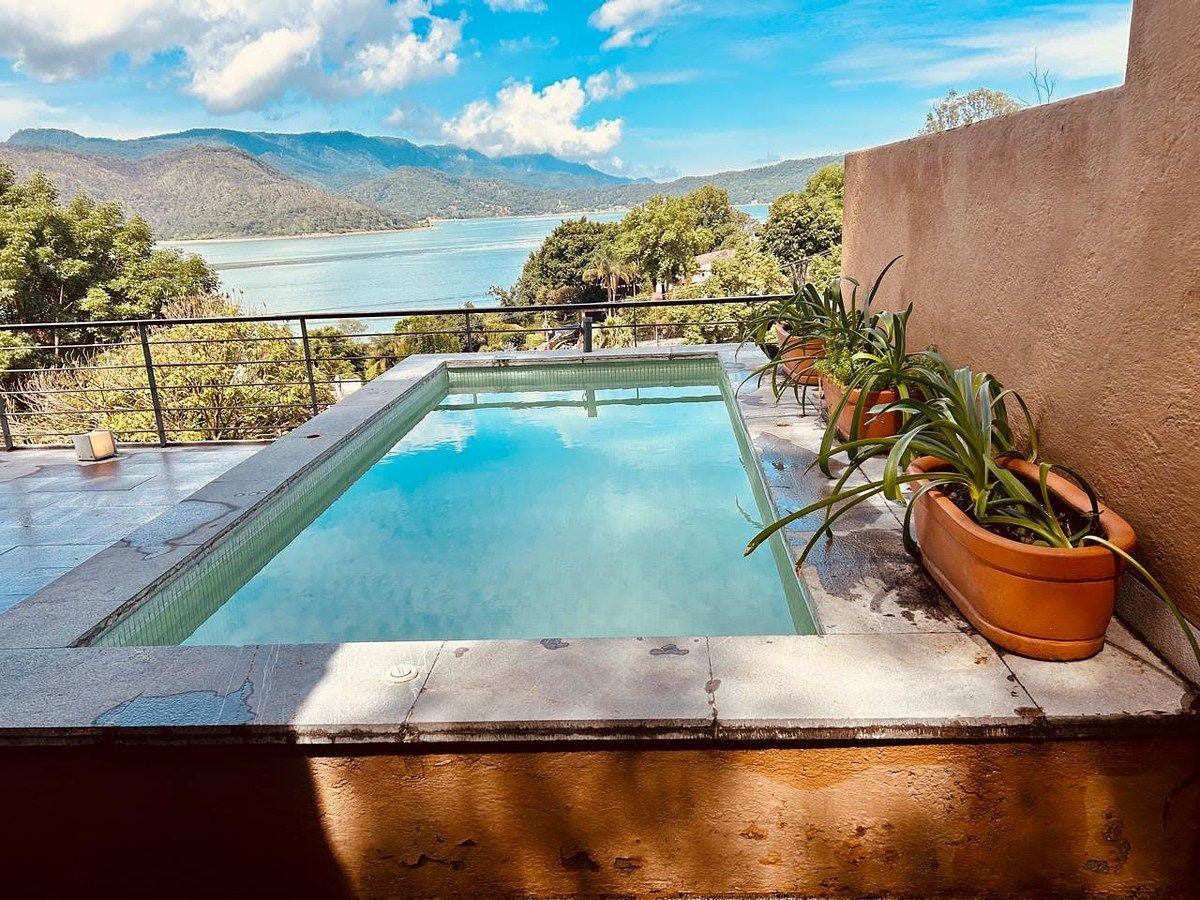 House in Gated Community in Centro, Valle de Bravo, photo 4 of 36