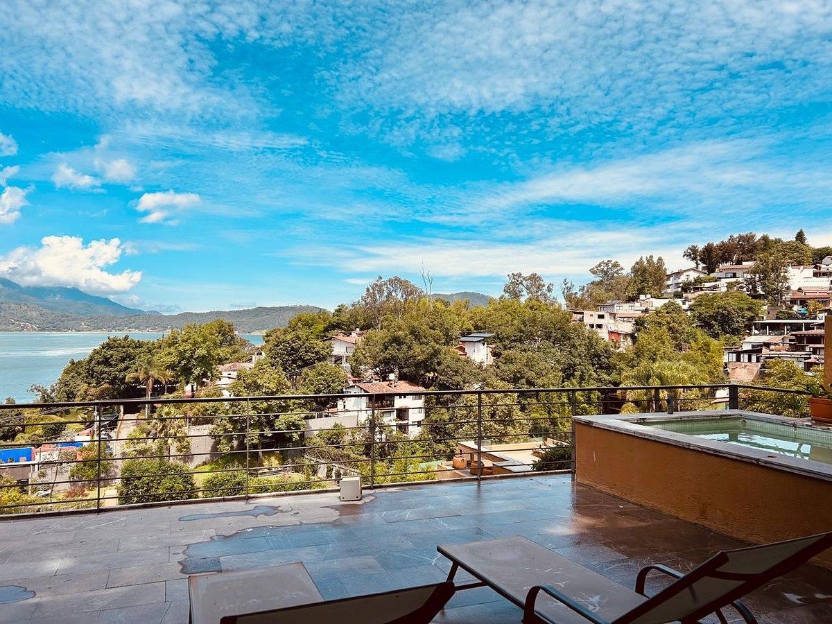 House in Gated Community in Centro, Valle de Bravo, photo 9 of 36