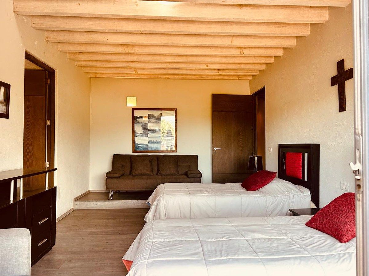 House in Gated Community in Centro, Valle de Bravo, photo 29 of 36