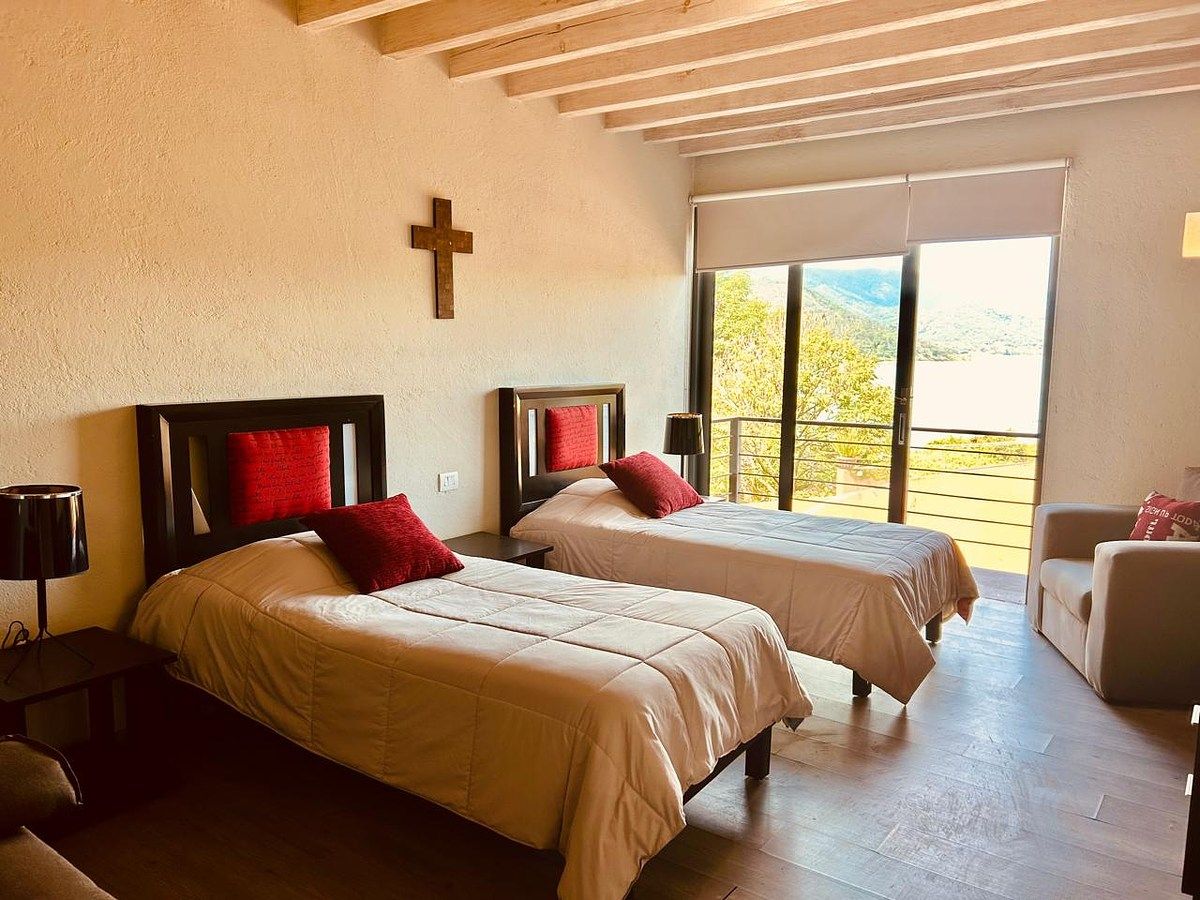 House in Gated Community in Centro, Valle de Bravo, photo 28 of 36