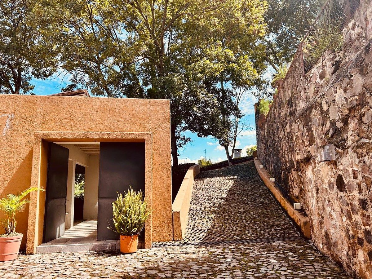 House in Gated Community in Centro, Valle de Bravo, photo 6 of 36
