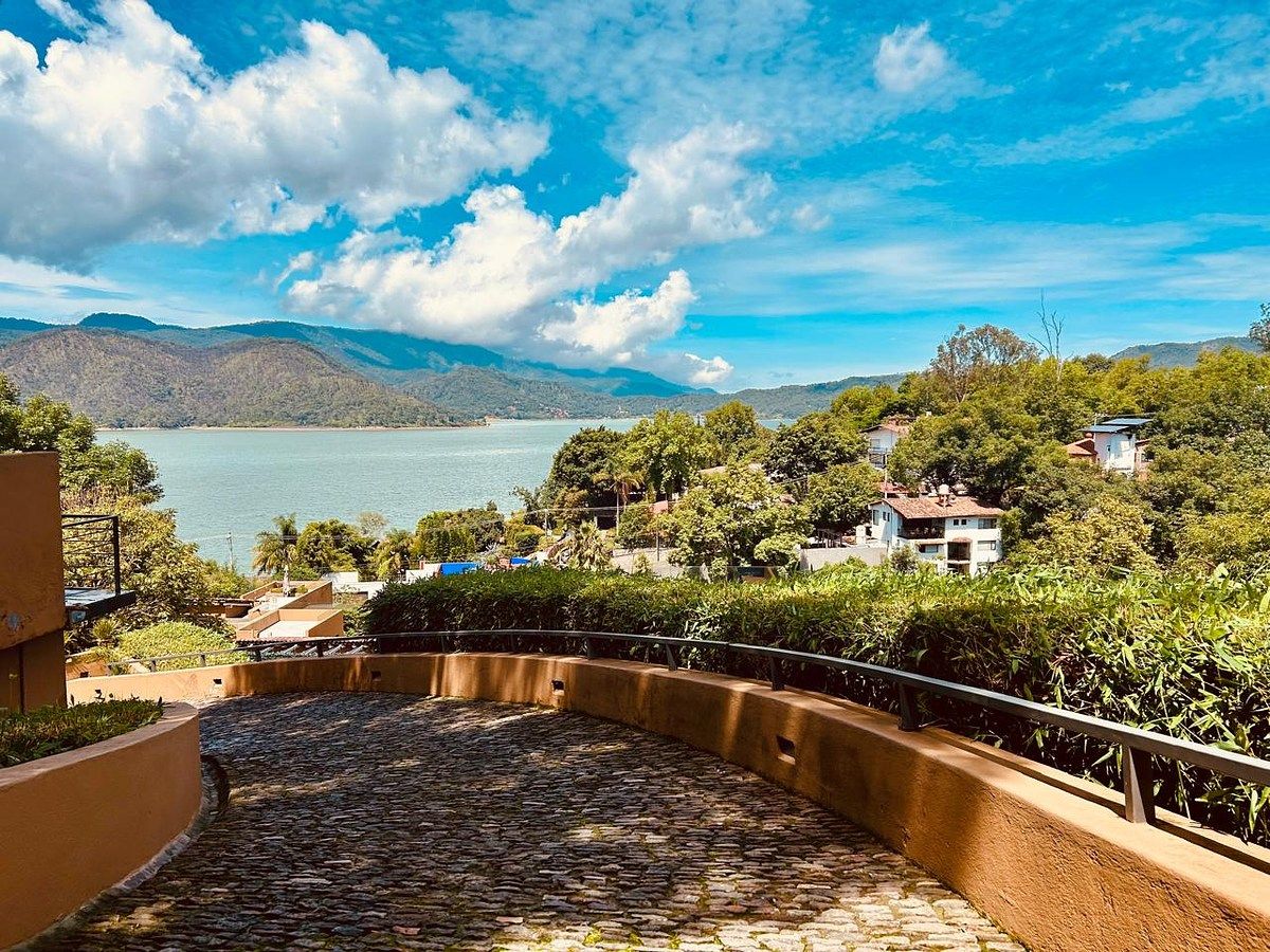 House in Gated Community in Centro, Valle de Bravo, photo 8 of 36