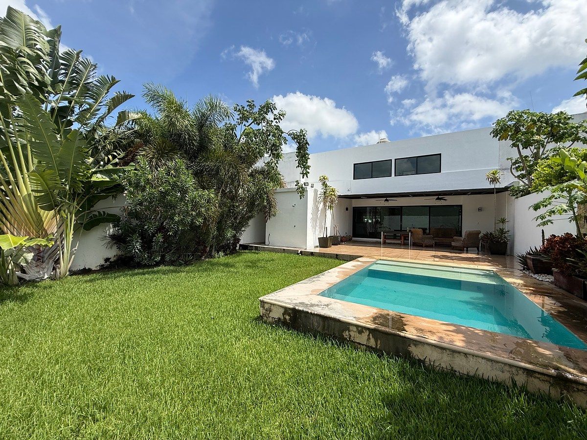 CASA AMUEBLADA CON PANELES SOLARES EN PRIVADA LA RÚA, CHOLUL, foto 1 de 20