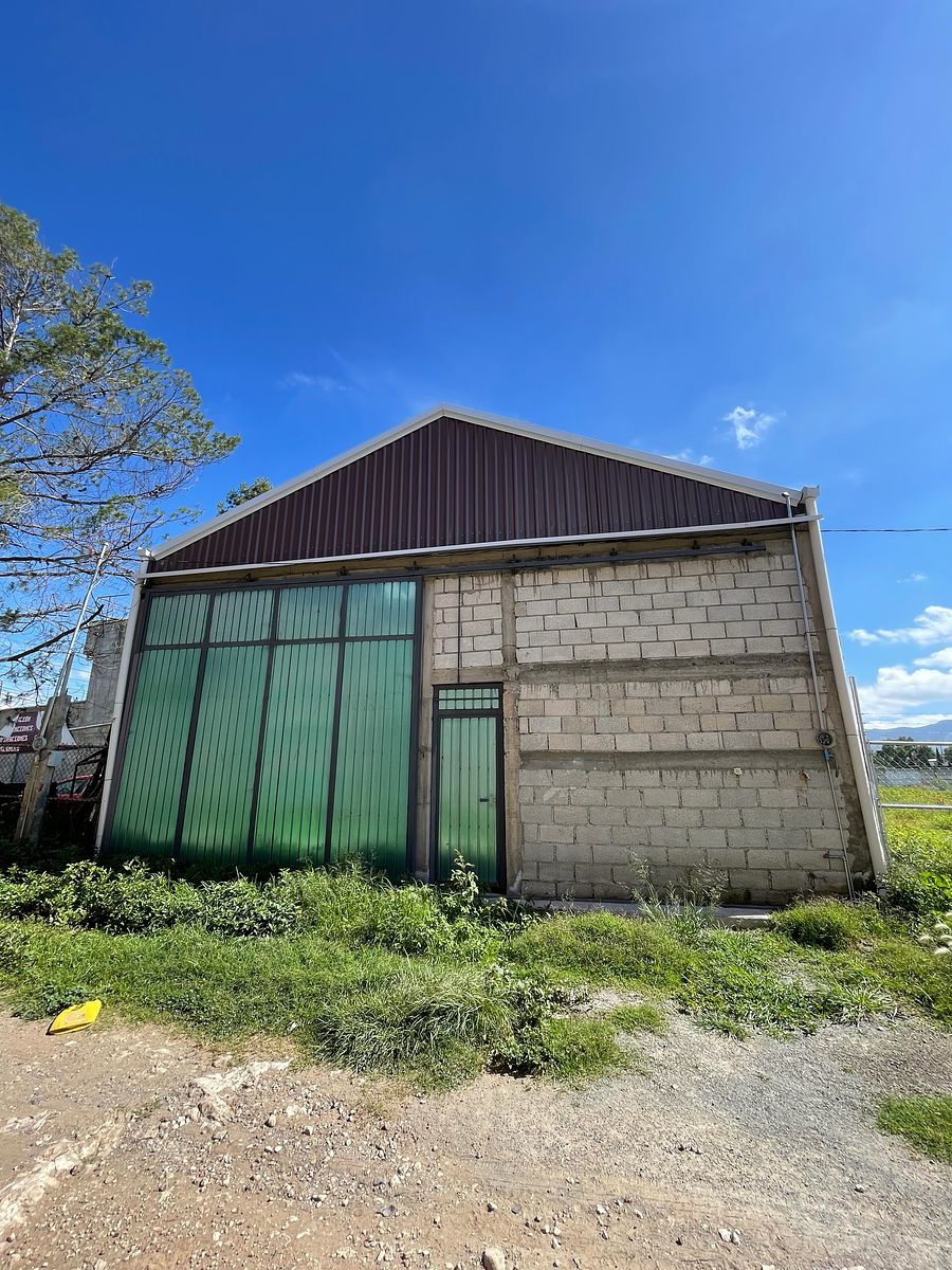 Commercial Storage Unit in Santa María la Calera, Mineral de la Reforma, photo 2 of 14