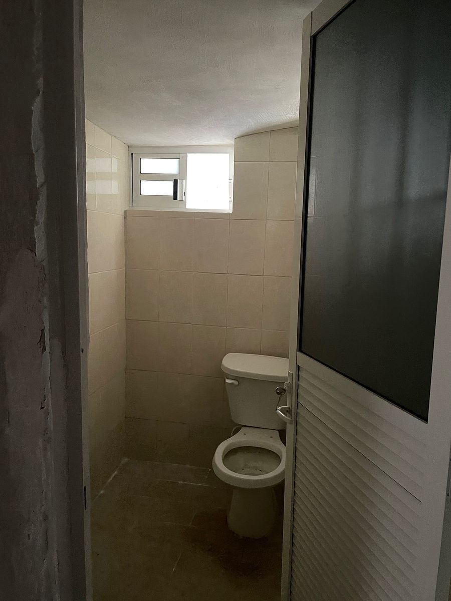 Commercial Storage Unit in Santa María la Calera, Mineral de la Reforma, photo 11 of 14