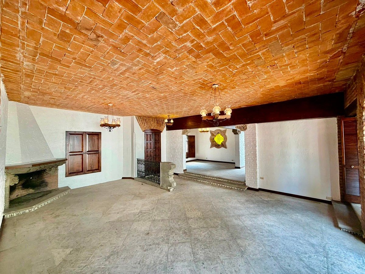 House with Land Use for Rent in Lomas Altas, photo 1 of 28