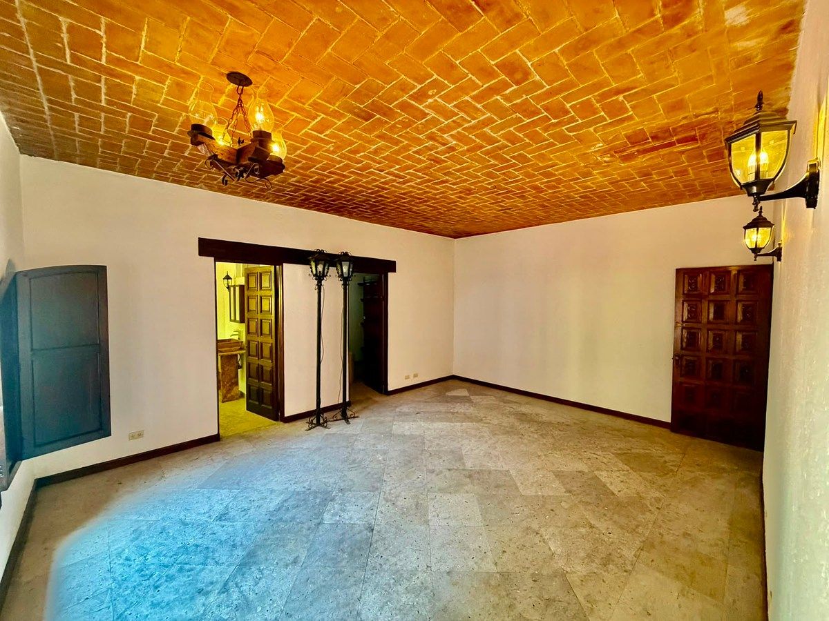 House with Commercial Use in Lomas Altas, Miguel Hidalgo, photo 3 of 28