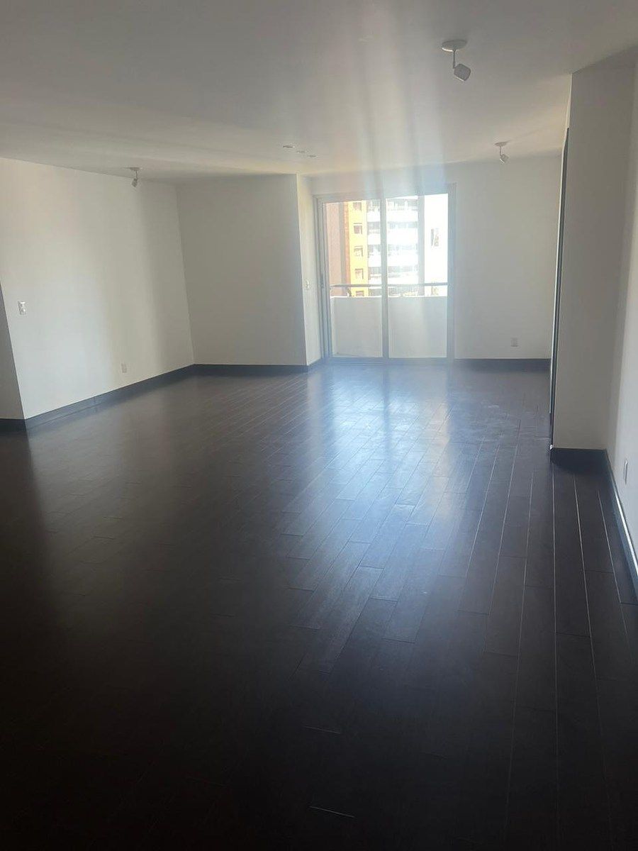 Apartamento de ambientes amplios con excelente ubicación y amenidades. - Image 2