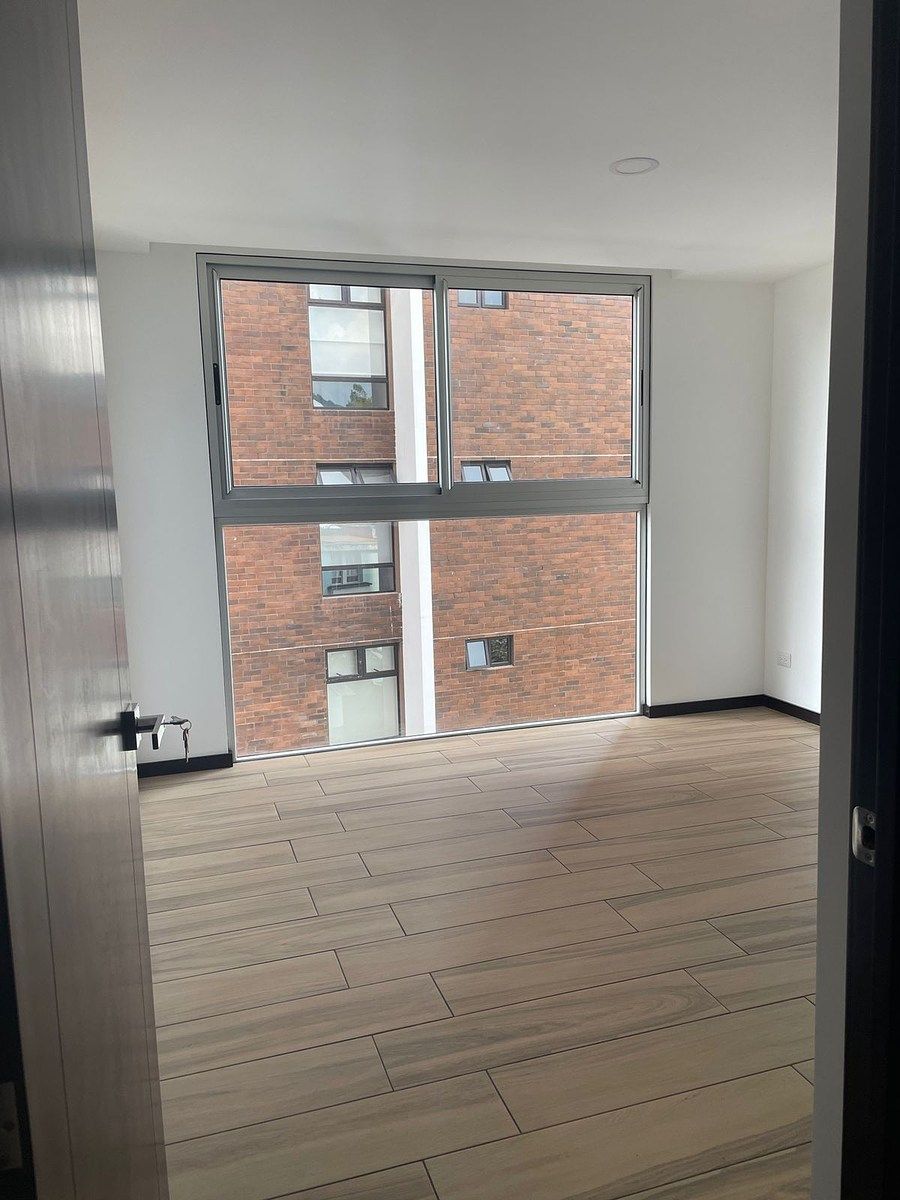 Apartamento en venta en Edificio Cassia zona 15 - Image 3