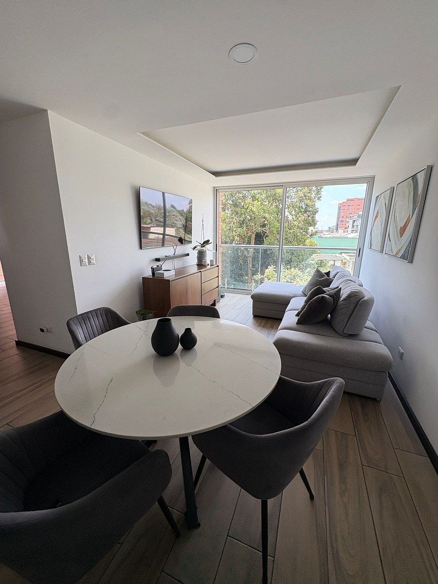 Apartamento en venta en Edificio Cassia zona 15 - Image 1
