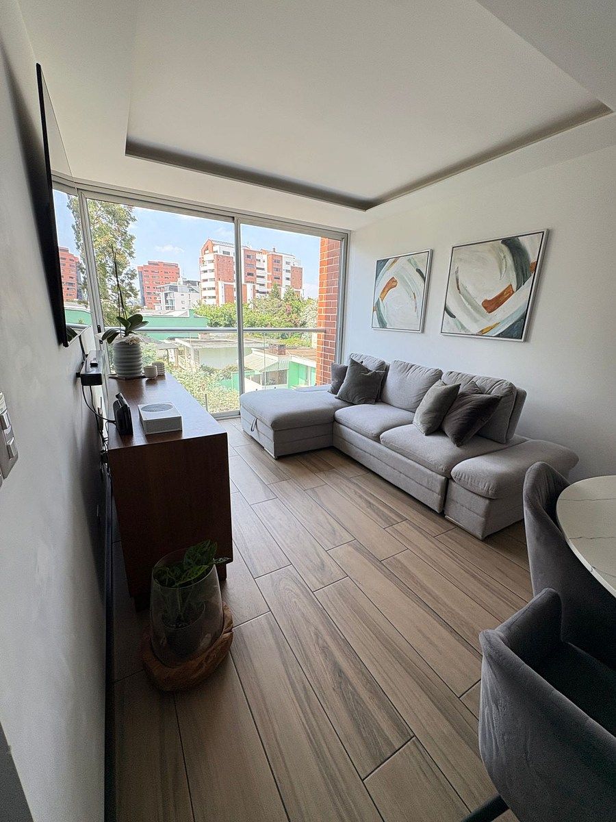 Apartamento en venta en Edificio Cassia zona 15 - Image 2