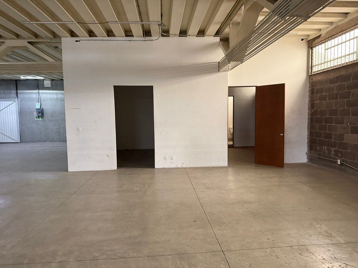 Commercial Storage Unit in San Jerónimo Tepetlacalco, Tlalnepantla de Baz, photo 4 of 5