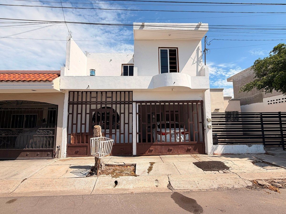 HOUSE FOR SALE PASEO DE LOS ARCOS, photo 1 of 16