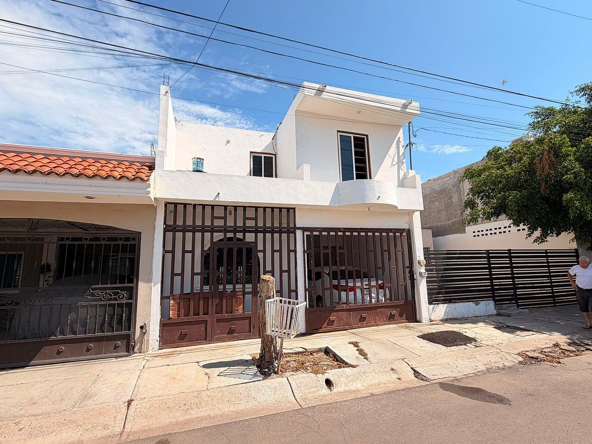 House in Paseo de los Arcos, Culiacán, photo 3 of 16