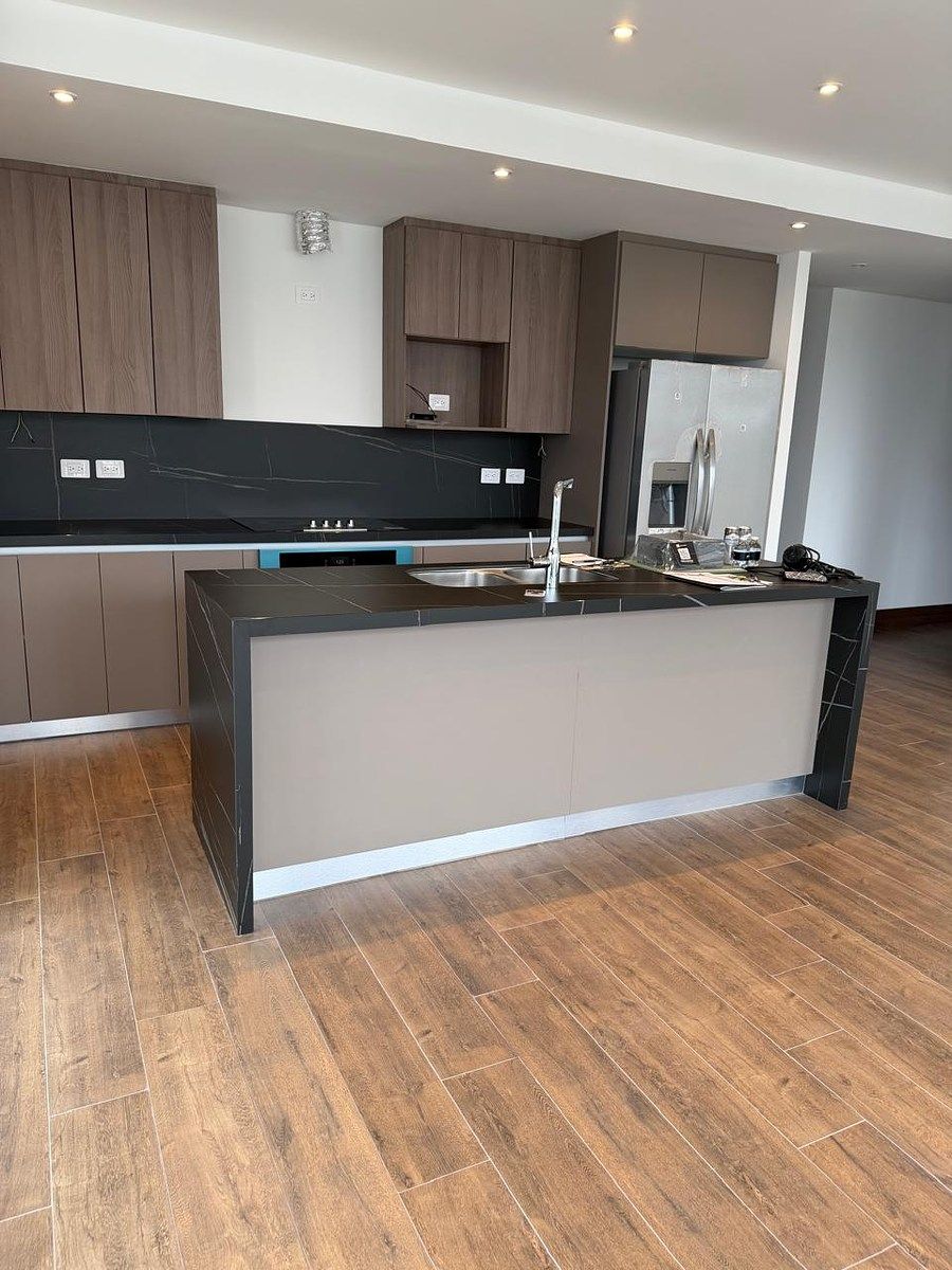 Apartamento de 2 dormitorios en zona 15, Excelente ubicación - Image 2
