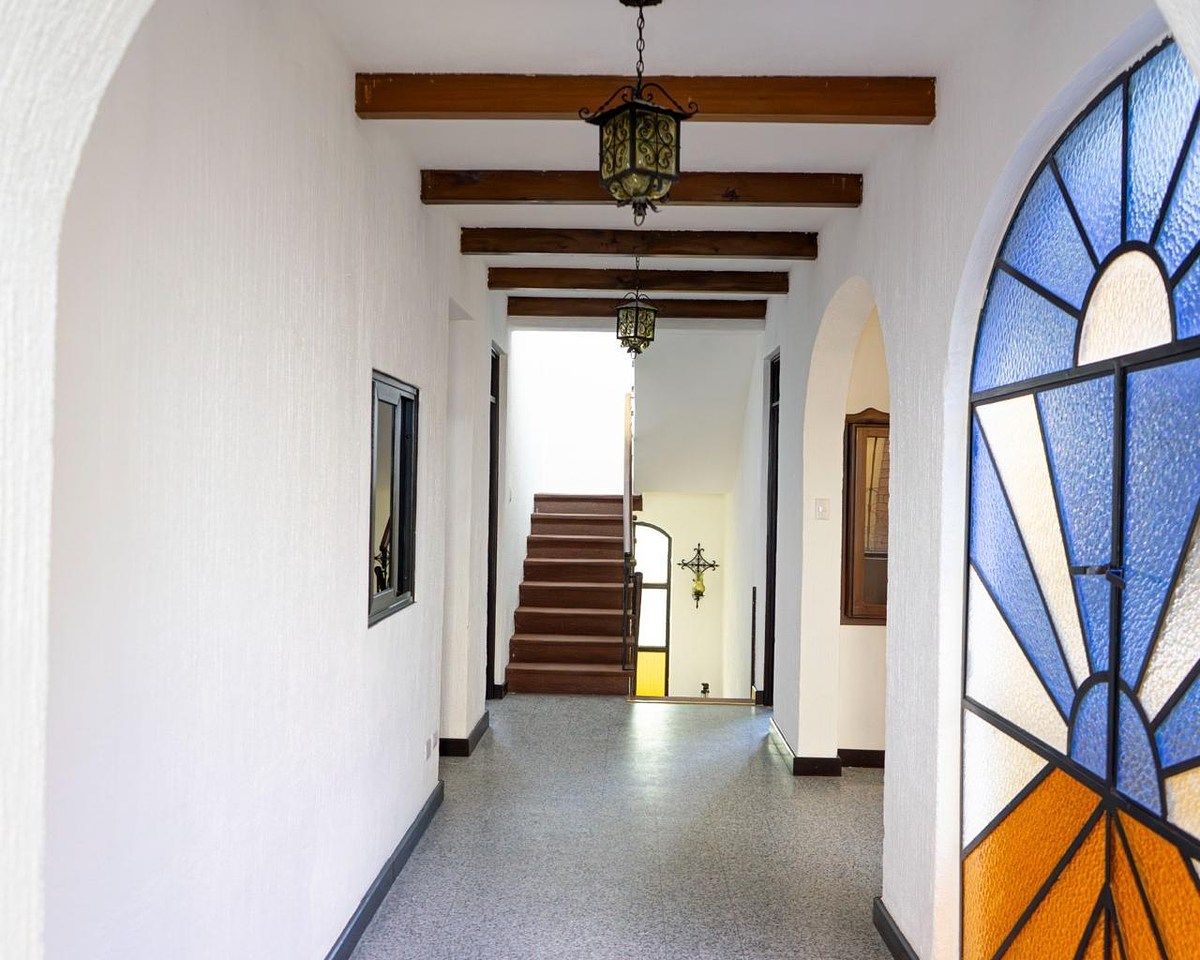 Zona 1 | Casa Colonial Remodelada en Renta para Oficinas Ejecutivas - Image 3