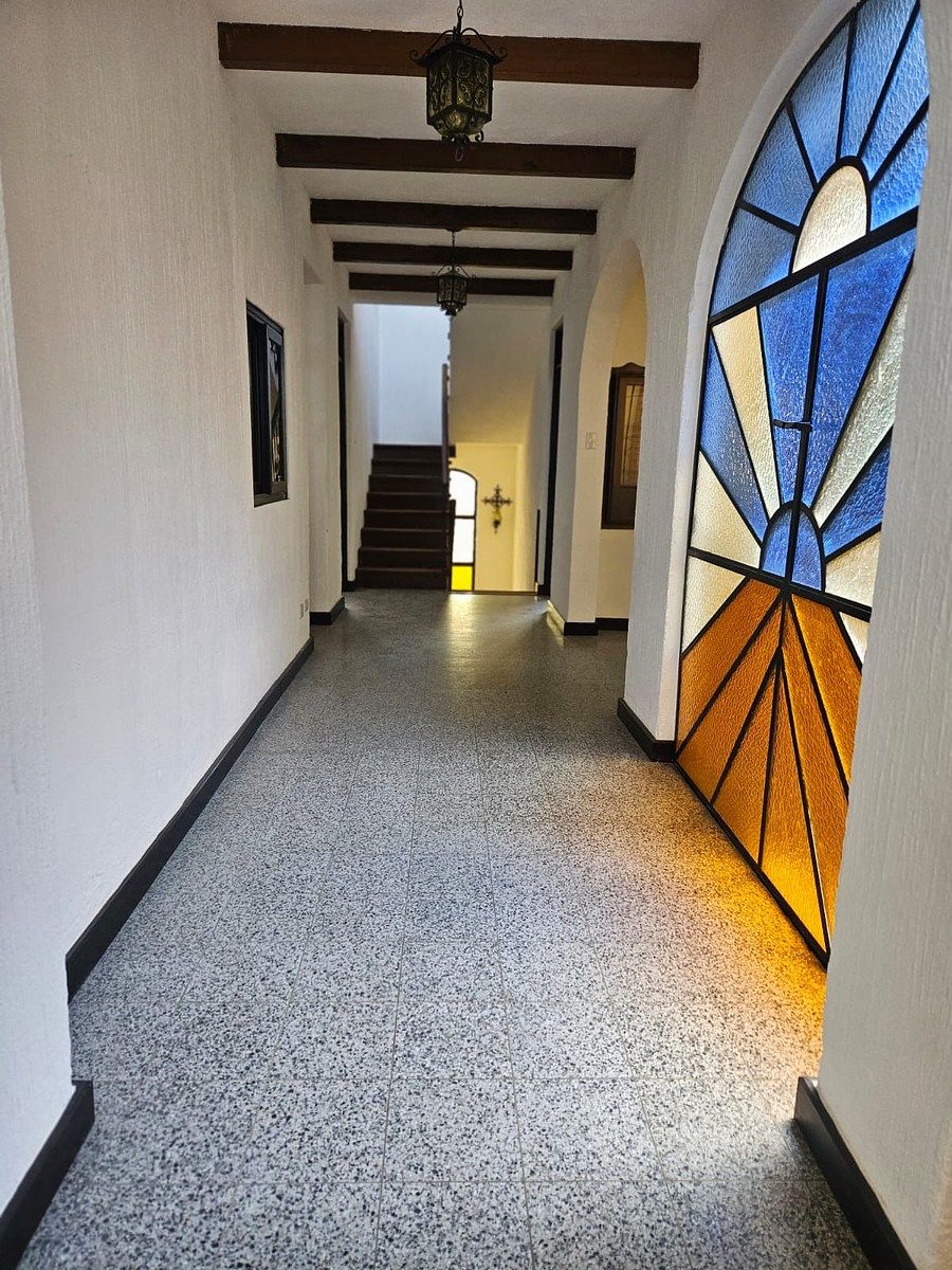 Zona 1 | Casa Colonial Remodelada en Renta para Oficinas Ejecutivas - Image 2