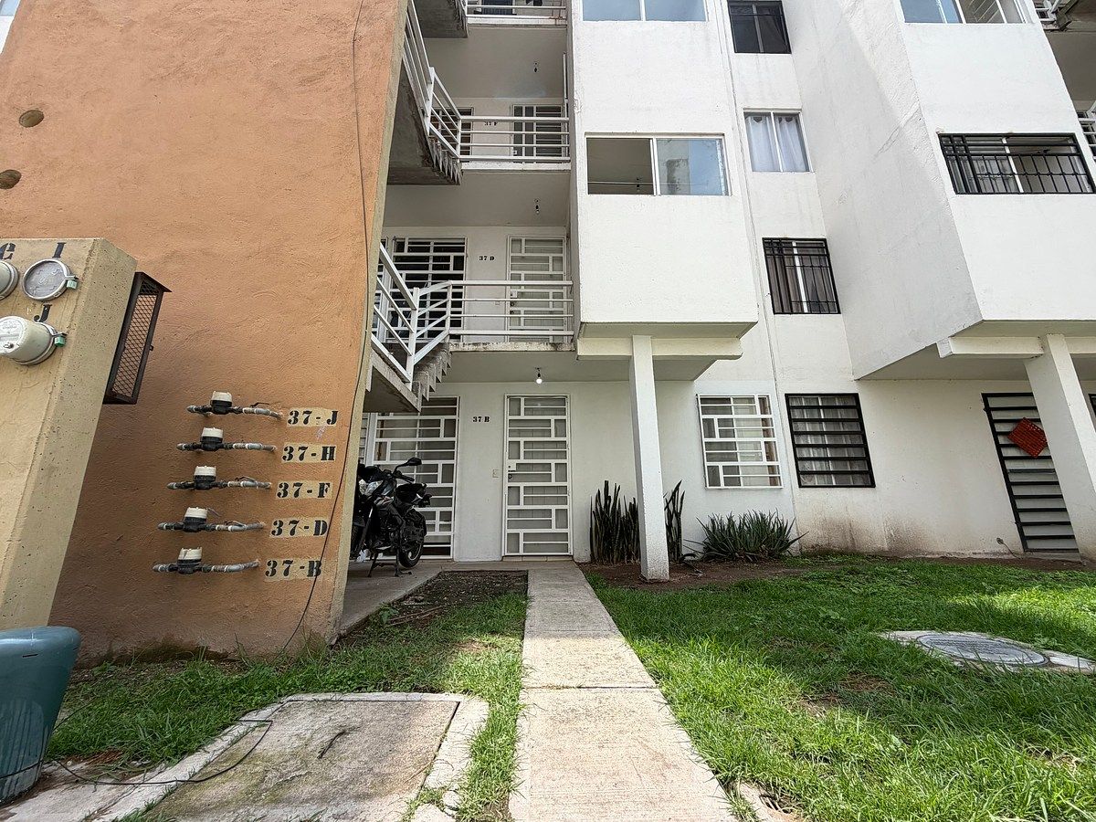 Apartment for Sale in Jardines de Toluquilla, photo 1 of 15