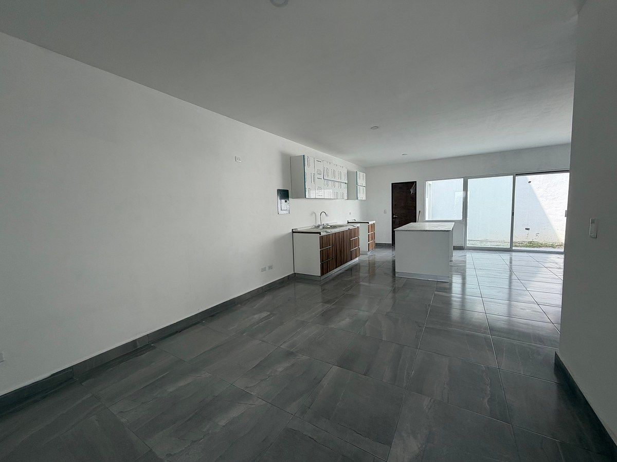 CASA EN VENTA EN CUMBRES, foto 1 de 10