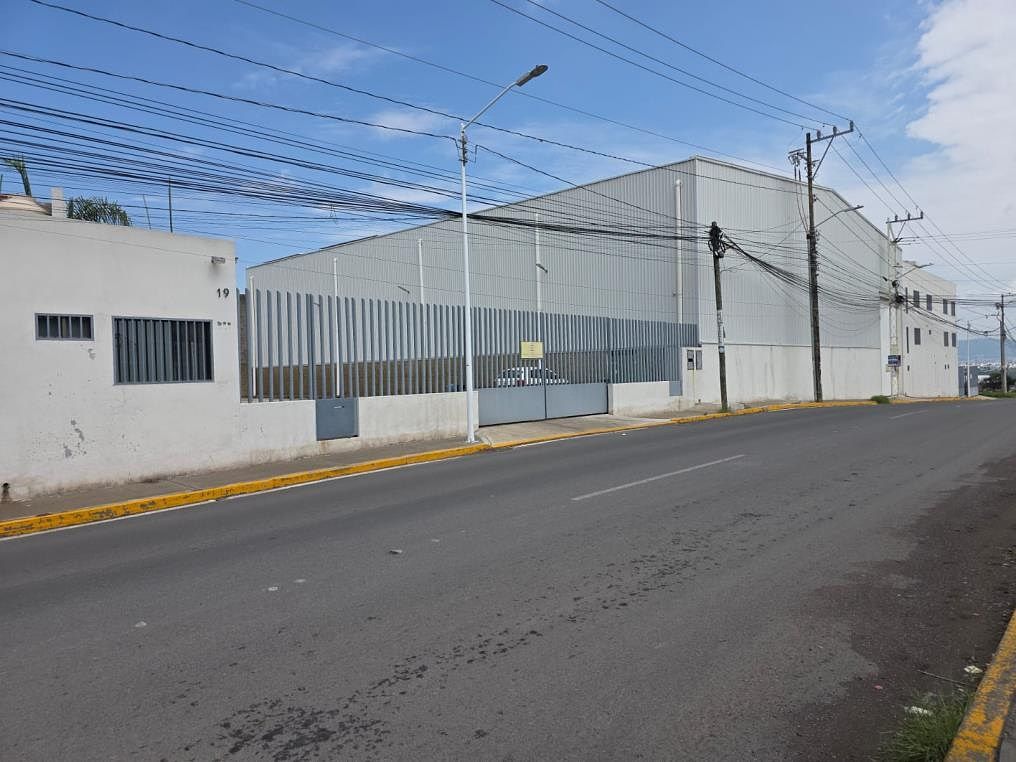 Nave Industrial en Venta en Cumbres de Conín, El Marqués, foto 1 de 15