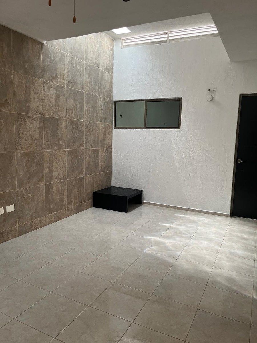Sala, photo 3 of 7