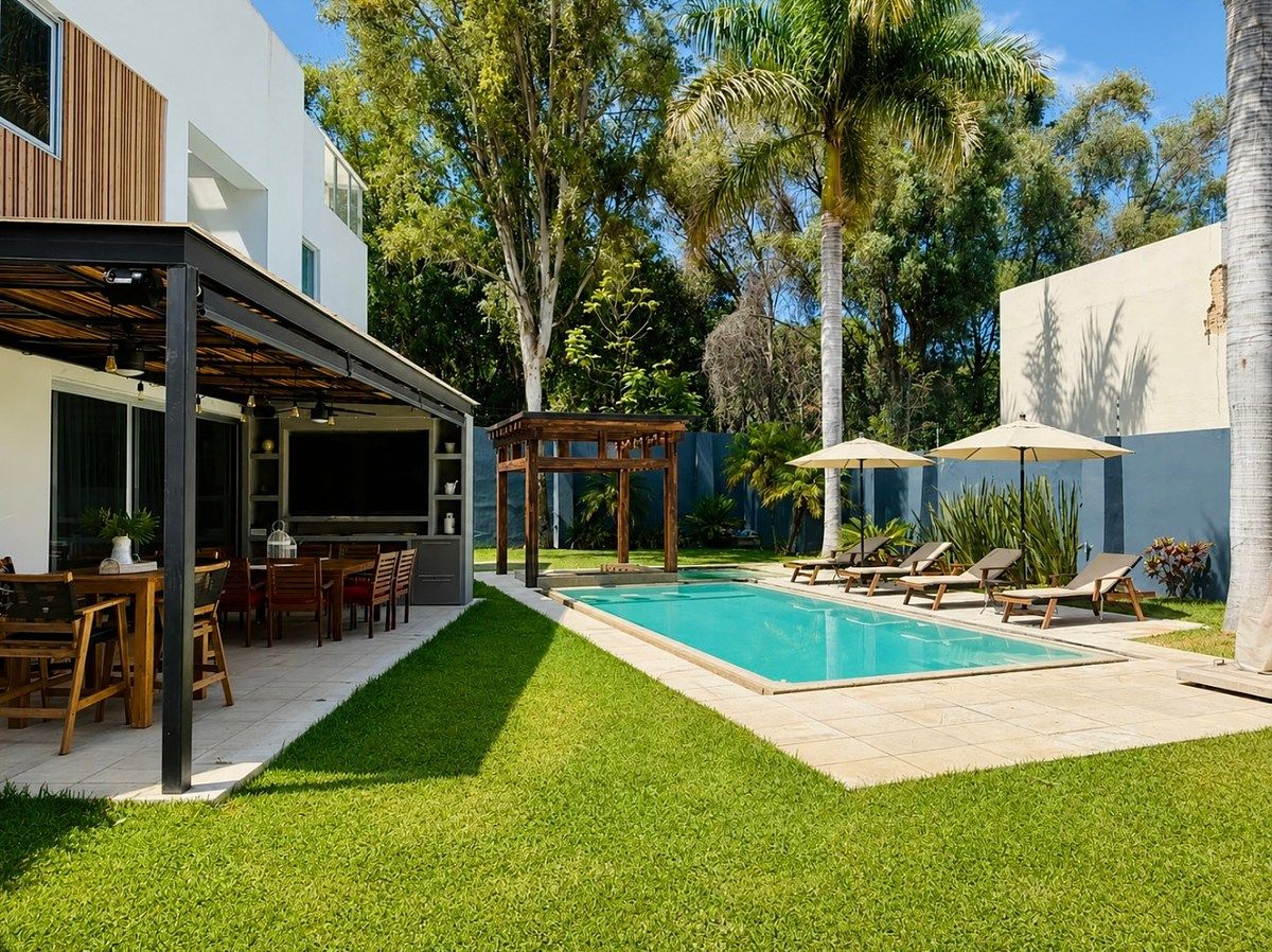 MODERN RESIDENCE WITH POOL AND INTELLIGENT SYSTEM, photo 1 of 18
