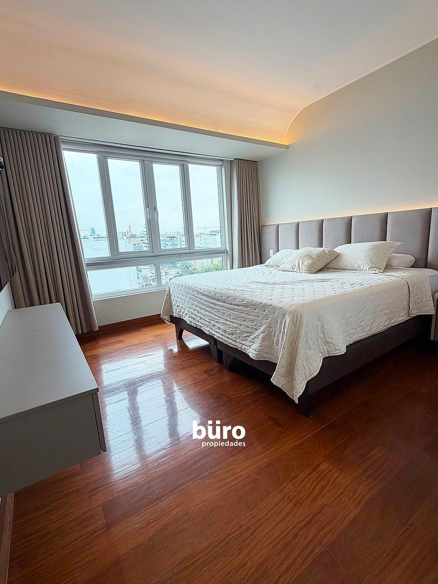 Dormitorio principal con ventanas antiruidos, foto 9 de 22