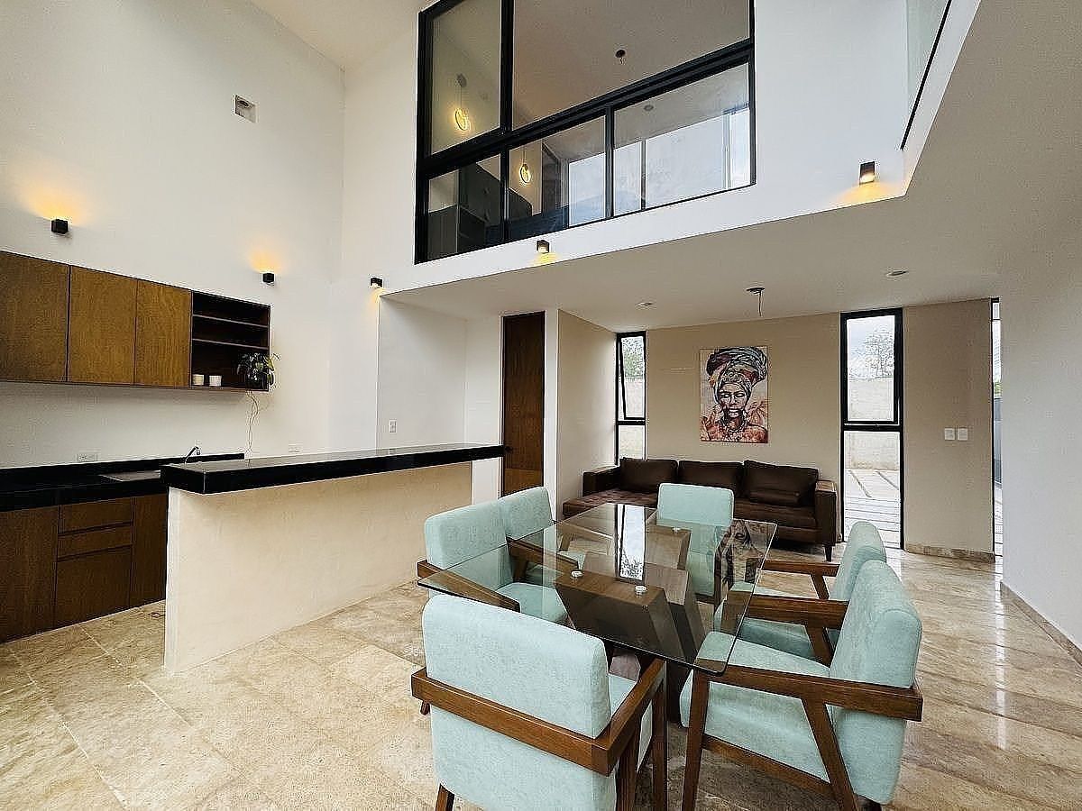 À VENDA CASA TIPO TOWNHOUSE NA ZONA NORTE DE MÉRIDA I PRIVADA CELESTA CHOLUL, foto 1 de 17