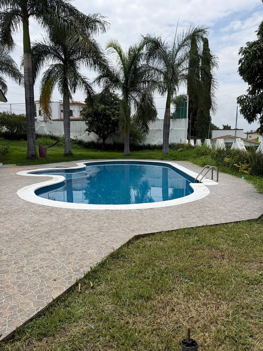 CASA EN VENTA CON ALBERCA Y BUNGALOW, foto 1 de 35