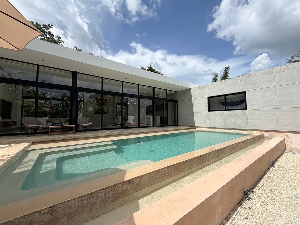 Single-story furnished house, with pool and solar panels., photo 1 of 30