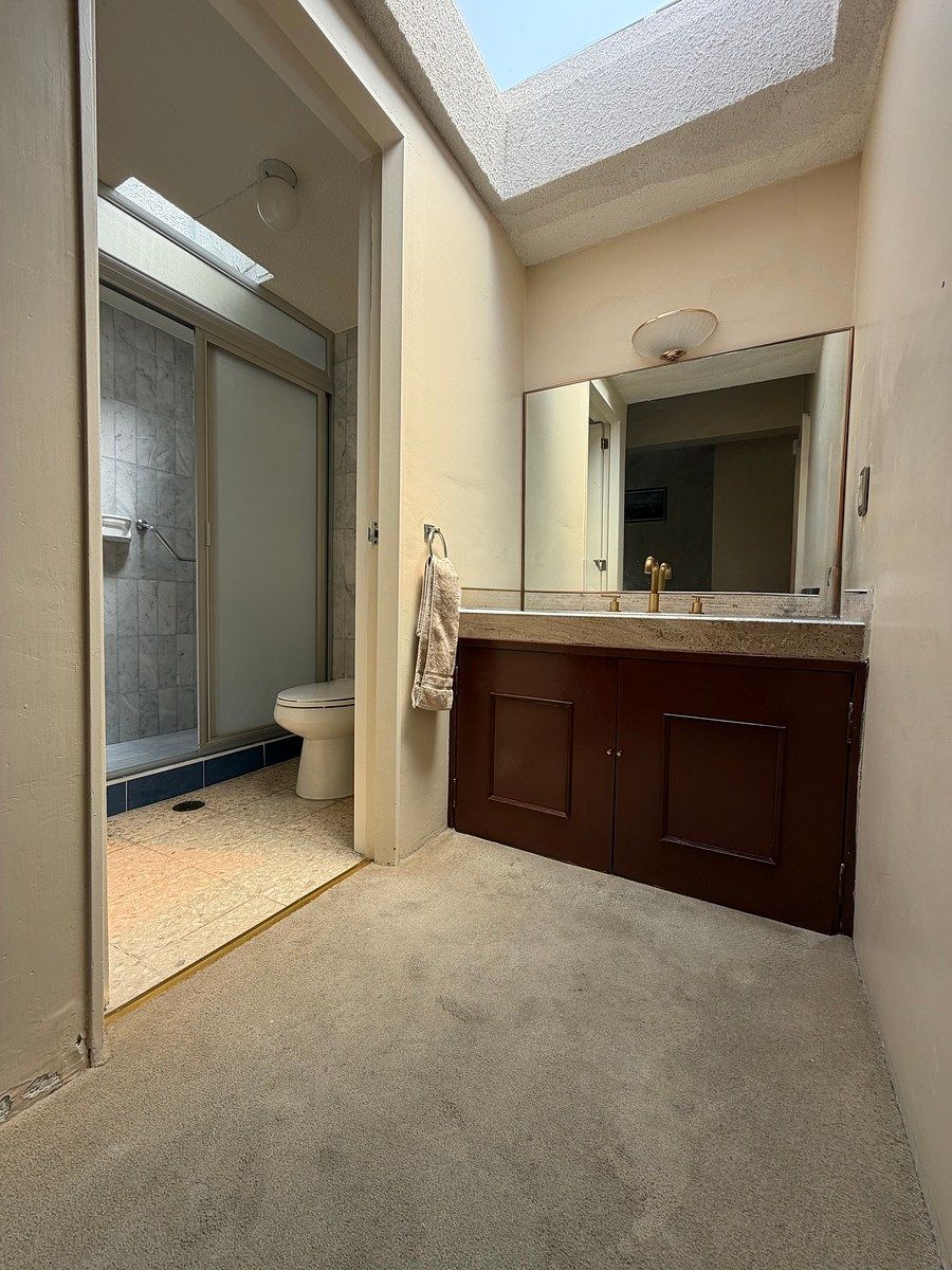 Baño completo en pasillo, foto 8 de 23