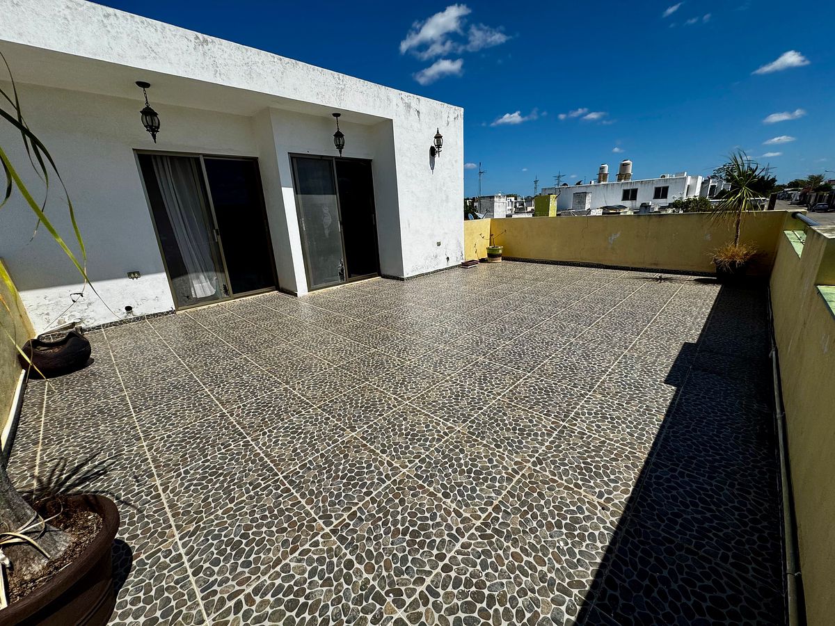 Casa en venta en Los Héroes Mérida | Con local comercial, foto 1 de 38
