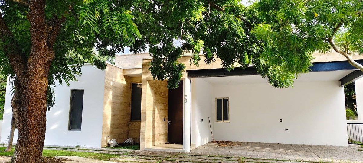 Casa en Privada Kutz Yucatán Country Club, foto 1 de 17